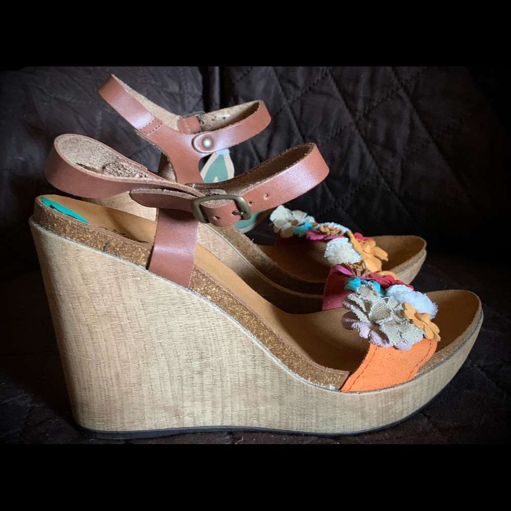 NWOT BIOSTEP LEATHER EMBELLISHED WEDGE SANDALS